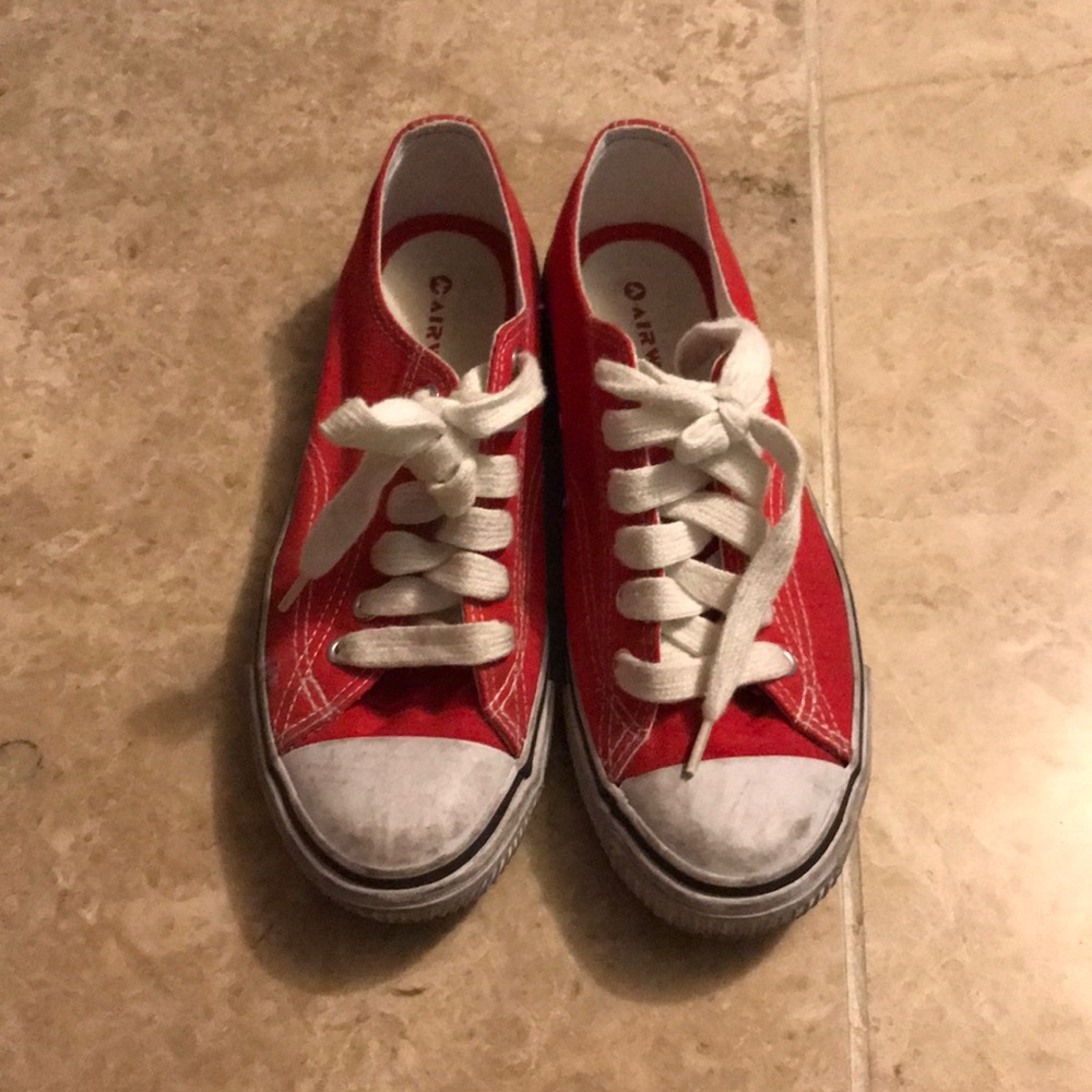 Airwalk sneaker size 6 in red color